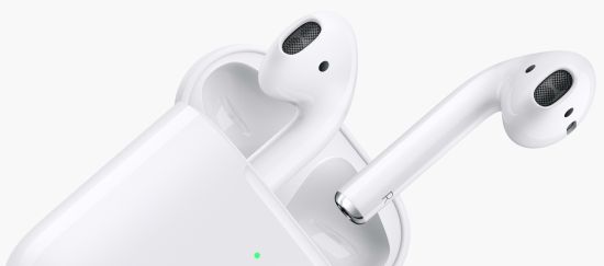 Apple AirPods with Charging Case