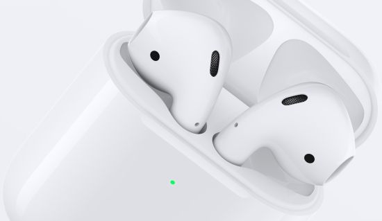 Apple AirPods with Wireless Charging Case