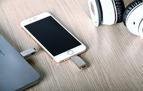 iDrive Lightning-USB for iPhone/iPad