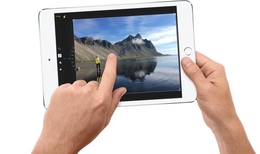 ipad-mini-4-hands